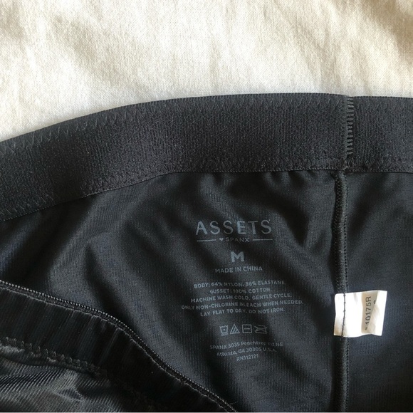 Assets by Spanx High-Waist Shaping Thigh Slimmer in Black M - Picture 9 of 9